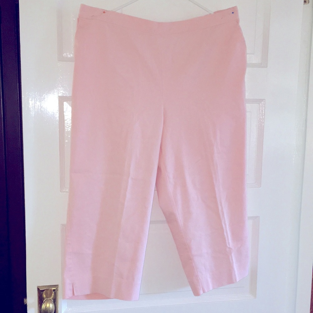 Alfred Dunner size 16 pink crop pants w/vent, two pockets, EXCELLENT cond